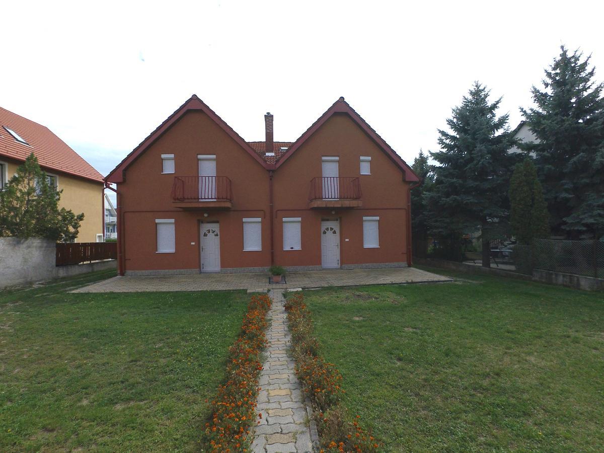 Hotel Barátság Ház Alsóörs Exterior foto